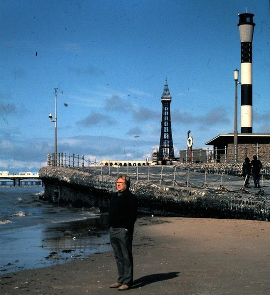 File:Slipway from Blackpool's promenade to the beach - geograph.org.uk - 858153.jpg