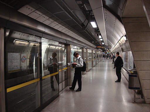 Southwark tube Westbound platform