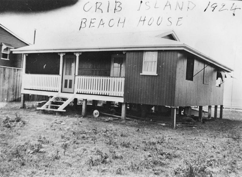 File:StateLibQld 1 180191 Beach house at Cribb Island, 1924.jpg