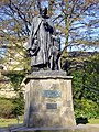 Statue of Alfred, Lord Tennyson, Lincoln (cropped).jpg