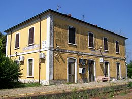 Gare de Remedello au-dessus du bâtiment voyageurs 20100821.jpg