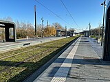 Une rame de tramway U 52600 à la station "Traité de Rome" de la ligne 12 Express du tramway d'Île-de-France