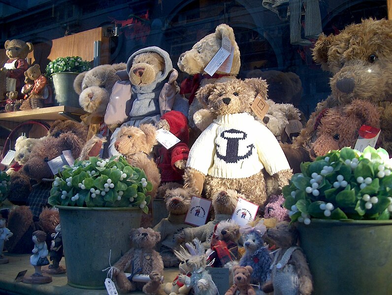 File:Teddyladen in den Galeries Royales St. Hubert - panoramio.jpg