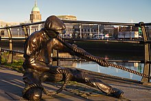 The Linesman (1999) at City quay, Dublin The Linesman - panoramio.jpg