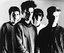 The Smiths in 1984 The Smiths (1984 Sire publicity photo) 001.jpg