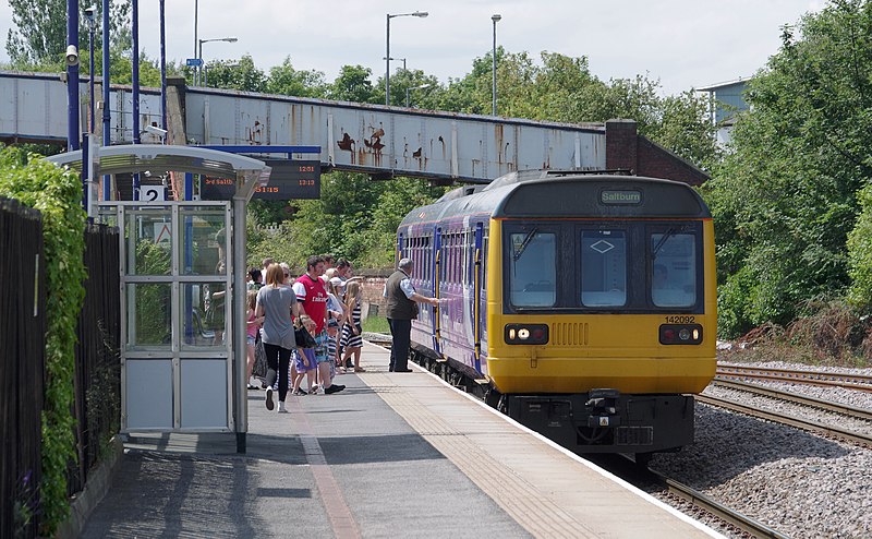 File:Thornaby railway station MMB 04 142092.jpg