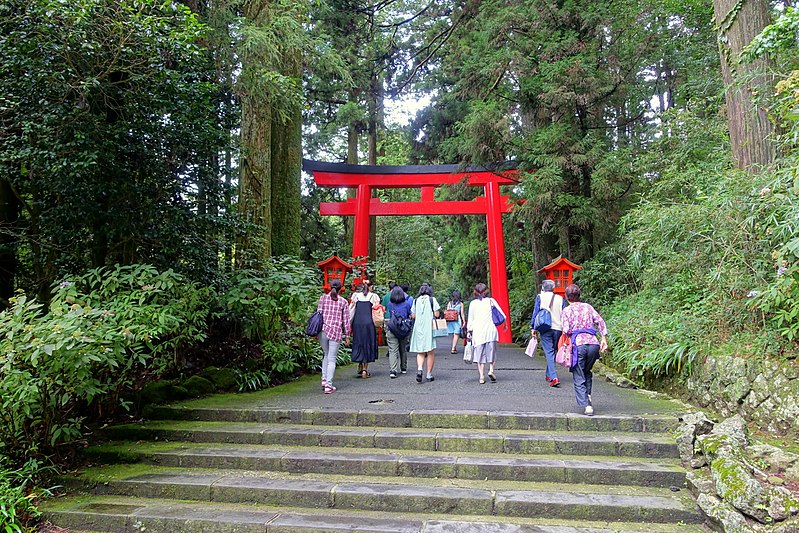 File:Torii - Hakone-jinja - Hakone, Japan - DSC05892.jpg