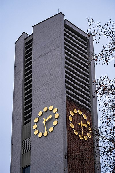 Turm der Eberhardskirche in Tübingen.jpg