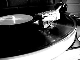 Turntable spinning