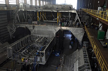 Строительство корпуса USS Independence (LCS-2) на верфи Austal, 2007 год