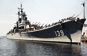 USS Salem (CA-139) di Toulon, Prancis, 18 juni 1951 (80-G-K-11921).jpg