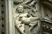 San Fortunato (Todi), Hauptportal-Detail