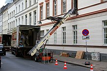 Moving van and lift, Germany, 2007 Umzugslift.jpg