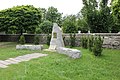 Čeština: Celkový pohled na památník posádce sestřeleného letadla ve Vísce, součásti Višňové v okrese Liberec.