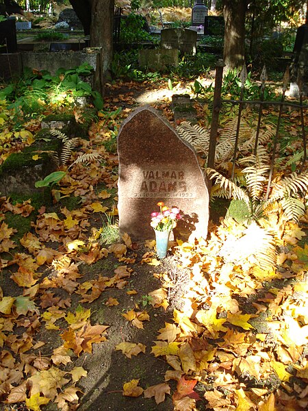File:Valmar Adams Grave.JPG