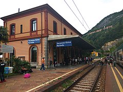 Varenna-Esino Perledo Railway Station.jpg