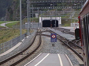 Vereina tunnel einfahrt sagliains1.JPG