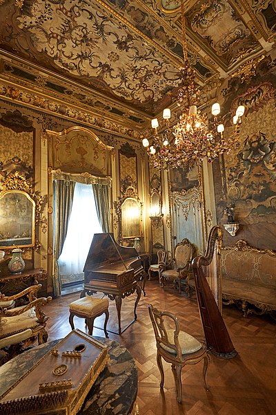 File:Vizcaya Museum106.jpg