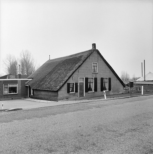 File:Voor- en linker zijgevel - Meerkerk - 20152331 - RCE.jpg