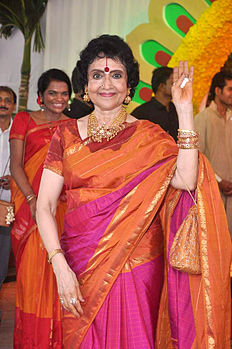 Vyjayantimala at Esha Deol's wedding at ISCKON temple 19.jpg