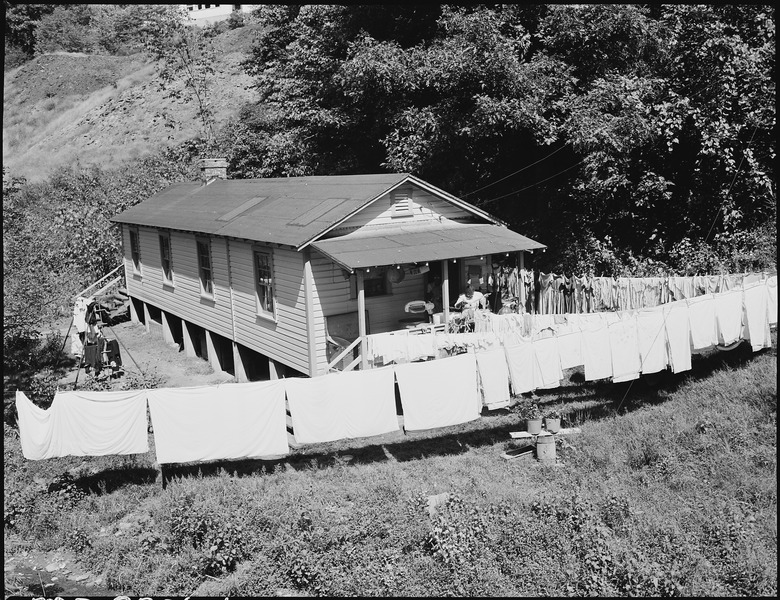 File:Washday in ... section of company housing project for miners. Inland Steel Company, Wheelwright ^1 & 2 Mines... - NARA - 541499.tif