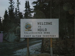 <span class="mw-page-title-main">Ndilǫ</span> Yellowknives Dene First Nation in Northwest Territories, Canada