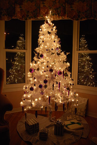 File:White christmas tree.jpg