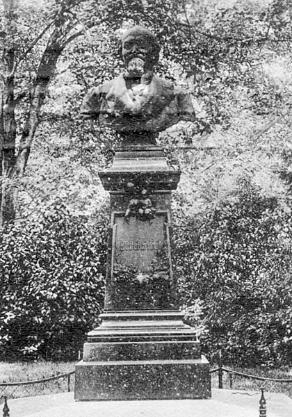 File:Wiesbaden Denkmal Bodenstedt-2.jpg