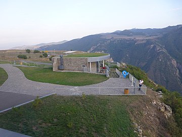 Halidzor köyü yakınlarındaki Tatev teleferiğinin başlangıç ​​istasyonu