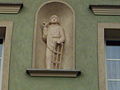 Figura św. Wawrzyńca w niszy kamienicy na wodzisławskim Rynku
