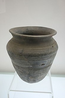 Xia Dynasty pottery zun.jpg