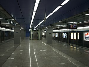 Yihezhuang station platform.jpg