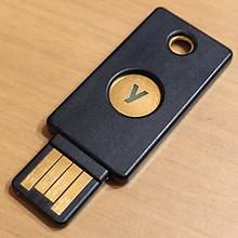 Una chiave YubiKey 4