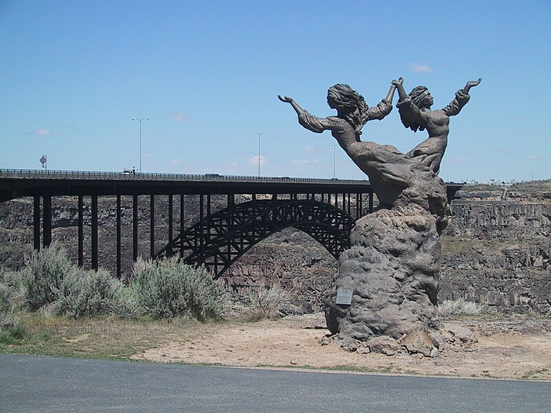 File:"The Twins" Sculpture South East Side of Perrine Bridge May 1, 2008 - panoramio.jpg