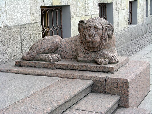 Дом левы. Львы у дома Лаваля на английской набережной. Львы особняк Лавалей в Санкт-Петербурге. Львы на английской набережной дом 4. Львы у особняка Лаваля.