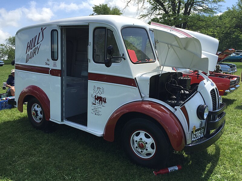 File:1948 Divco delivery truck at 2015 Shenandoah AACA meet 1of6.jpg