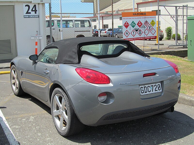 File:2005 Pontiac Solstice (11704783245).jpg