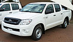 2010-2011 Toyota Hilux (GGN15R MY10) SR 4 porte utility (2011-04-22).jpg