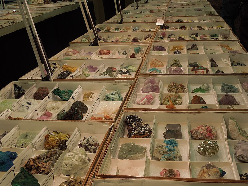 File:2012 Tucson Gem & Mineral Show 96.JPG