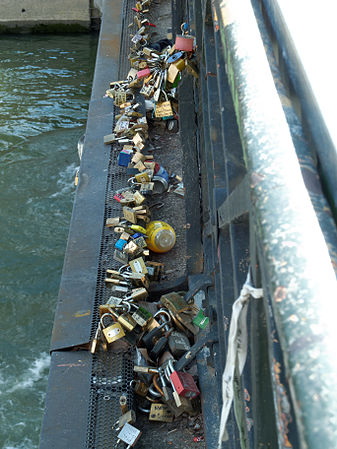 Cadenas d'amour sur le pont de l'Archevêché.