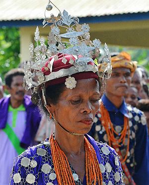 Mulher com uma coroa Kaibauk (2017)