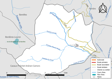 Carte en couleur présentant le réseau hydrographique de la commune