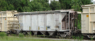 <span class="mw-page-title-main">Covered hopper</span> Railroad freight car