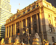 The northern facade of the Custom House as seen at dusk in 2008