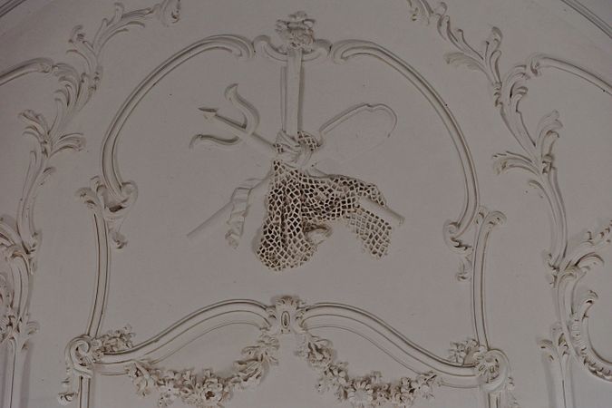 English: Stucco in a room of the old abbey of Boulbonne (Cintegabelle, France). Français : Stuc dans une pièce de l'ancienne abbaye de Boulbonne (Cintegabelle, France).