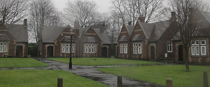 File:Akrill Almshouses, West Bromwich.jpg