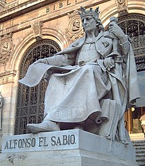 Estatua de Alfonso X el Sabio, de José Alcoverro.