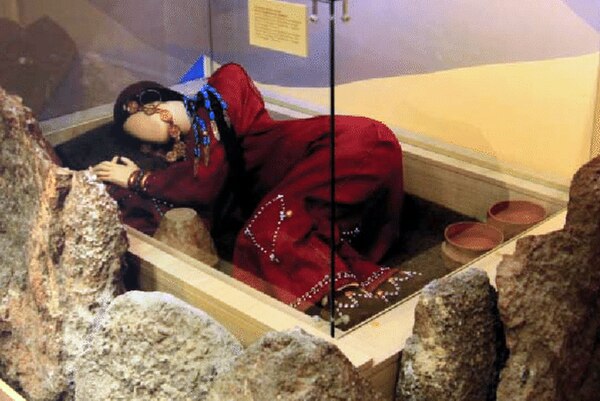 Reconstruction of an Andronovo burial. Lisakovsk Museum