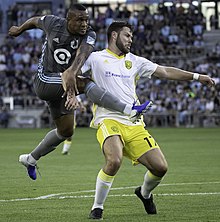 Анджело Родригес - MNUFC - Minnesota United Loons - Allianz Field - Сент-Пол Миннесота (48259062392) (обрезано) .jpg