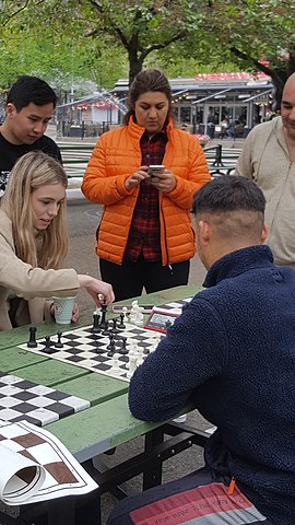 File:Anna Cramling, Chess player in Kungsträdgården,Stockholm 3